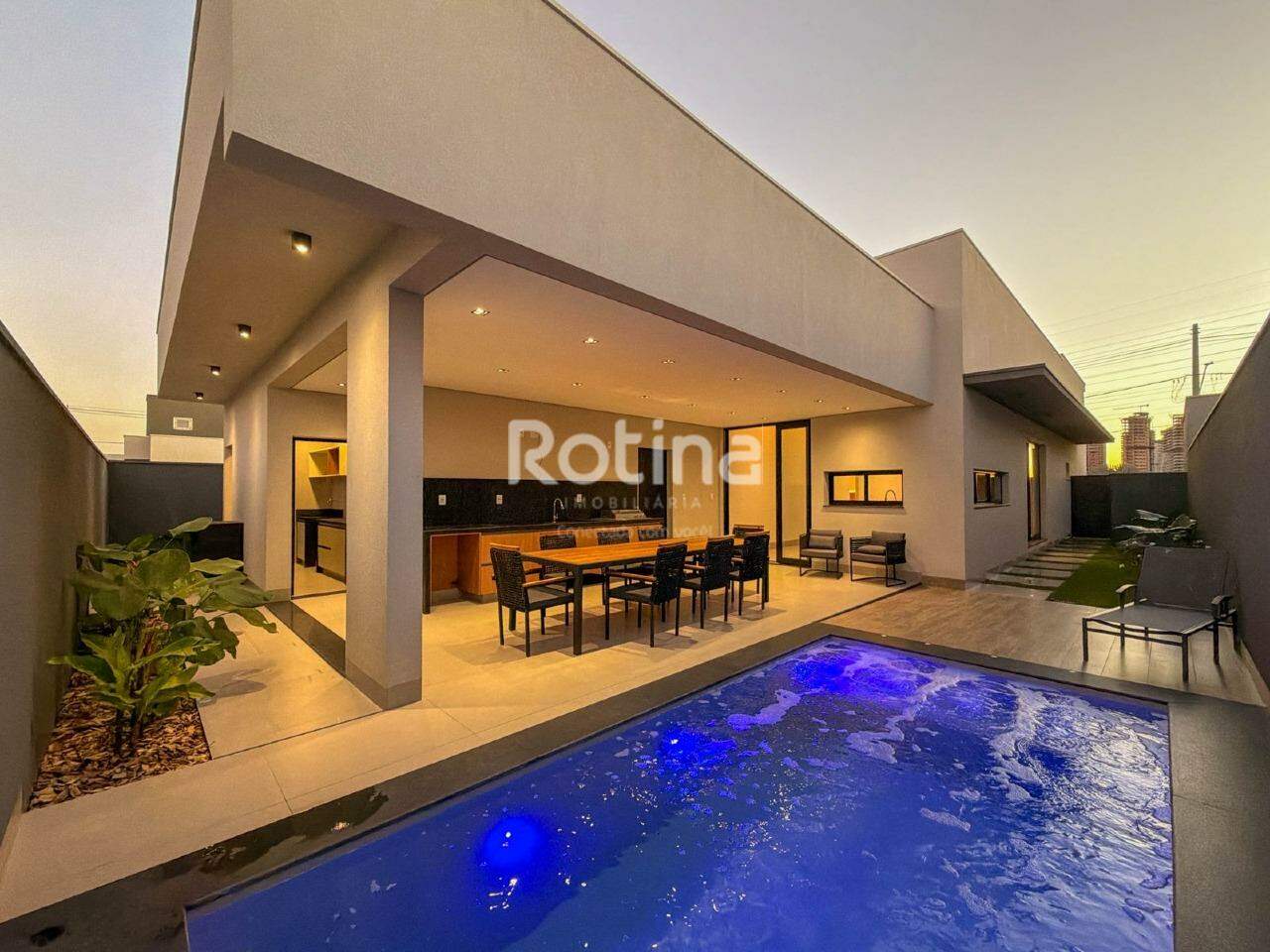 Casa Condomínio Fechado à venda, 3 quartos em Uberlândia no bairro Cond. Golden Village no valor de R$ 2.790.000,00 - Rotina Imobiliária: 
