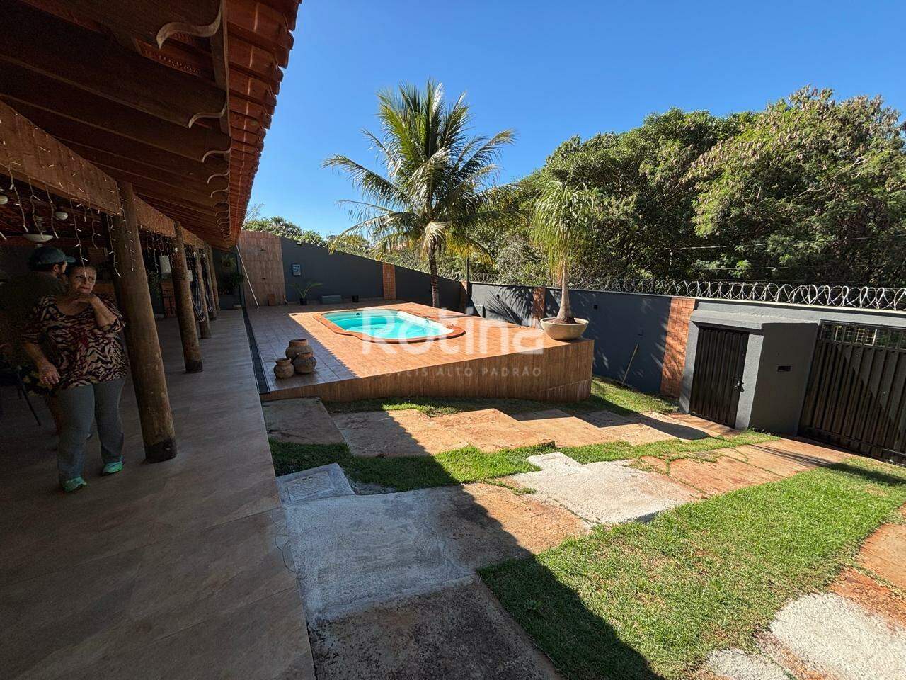 Casa à venda, 4 quartos em Uberlândia no bairro Cidade Jardim no valor de R$ 2.100.000,00 - Rotina Imobiliária: 