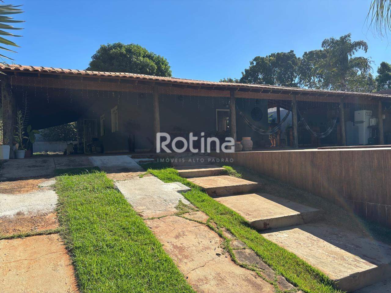 Casa à venda, 4 quartos em Uberlândia no bairro Cidade Jardim no valor de R$ 2.100.000,00 - Rotina Imobiliária: 