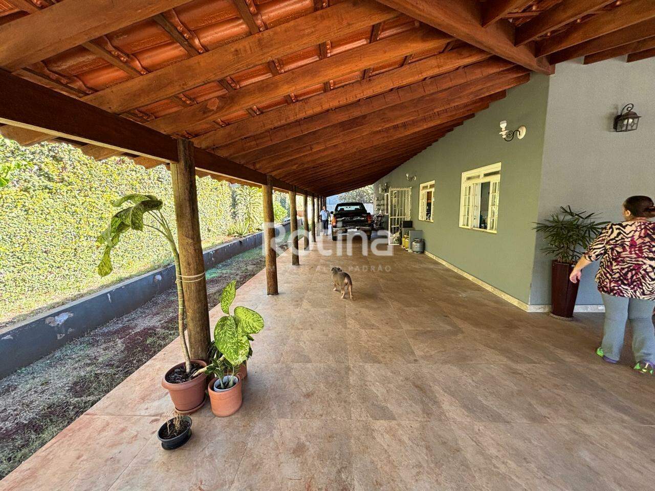 Casa à venda, 4 quartos em Uberlândia no bairro Cidade Jardim no valor de R$ 2.100.000,00 - Rotina Imobiliária: 