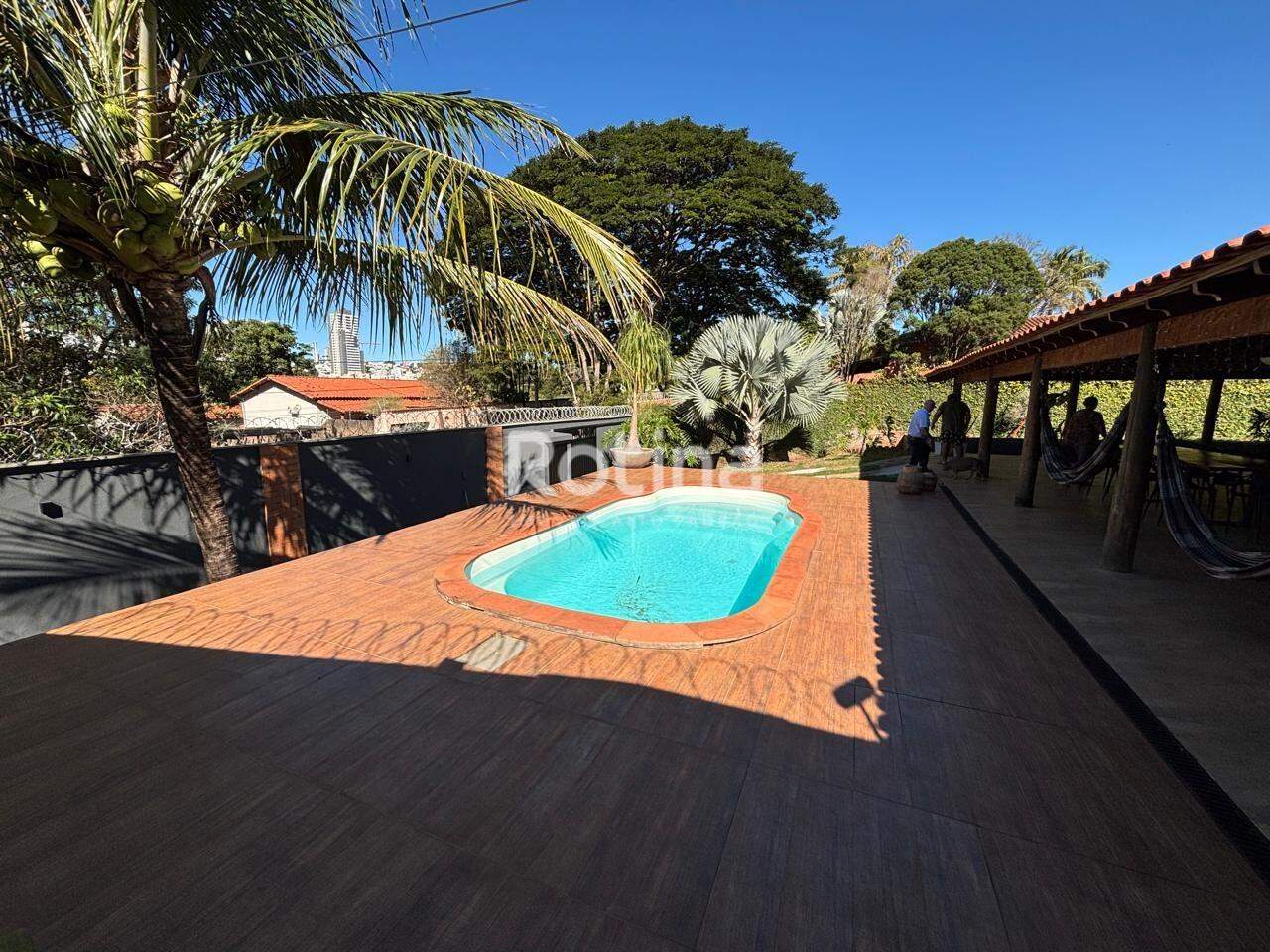 Casa à venda, 4 quartos em Uberlândia no bairro Cidade Jardim no valor de R$ 2.100.000,00 - Rotina Imobiliária: 