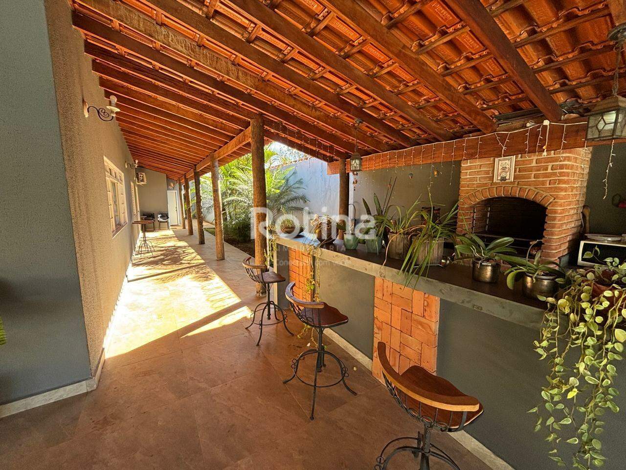 Casa para alugar, em Uberlândia no bairro Cidade Jardim no valor de R$ 11.000,00 - Rotina Imobiliária: 