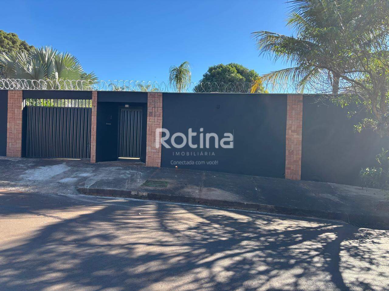 Casa para alugar, em Uberlândia no bairro Cidade Jardim no valor de R$ 11.000,00 - Rotina Imobiliária: 