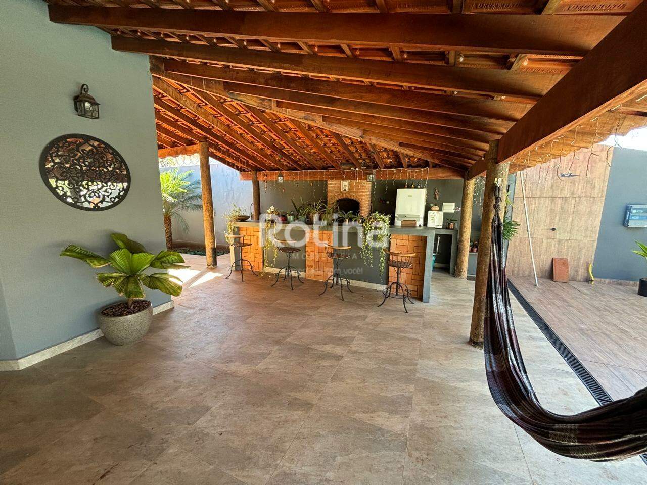 Casa para alugar, em Uberlândia no bairro Cidade Jardim no valor de R$ 11.000,00 - Rotina Imobiliária: 