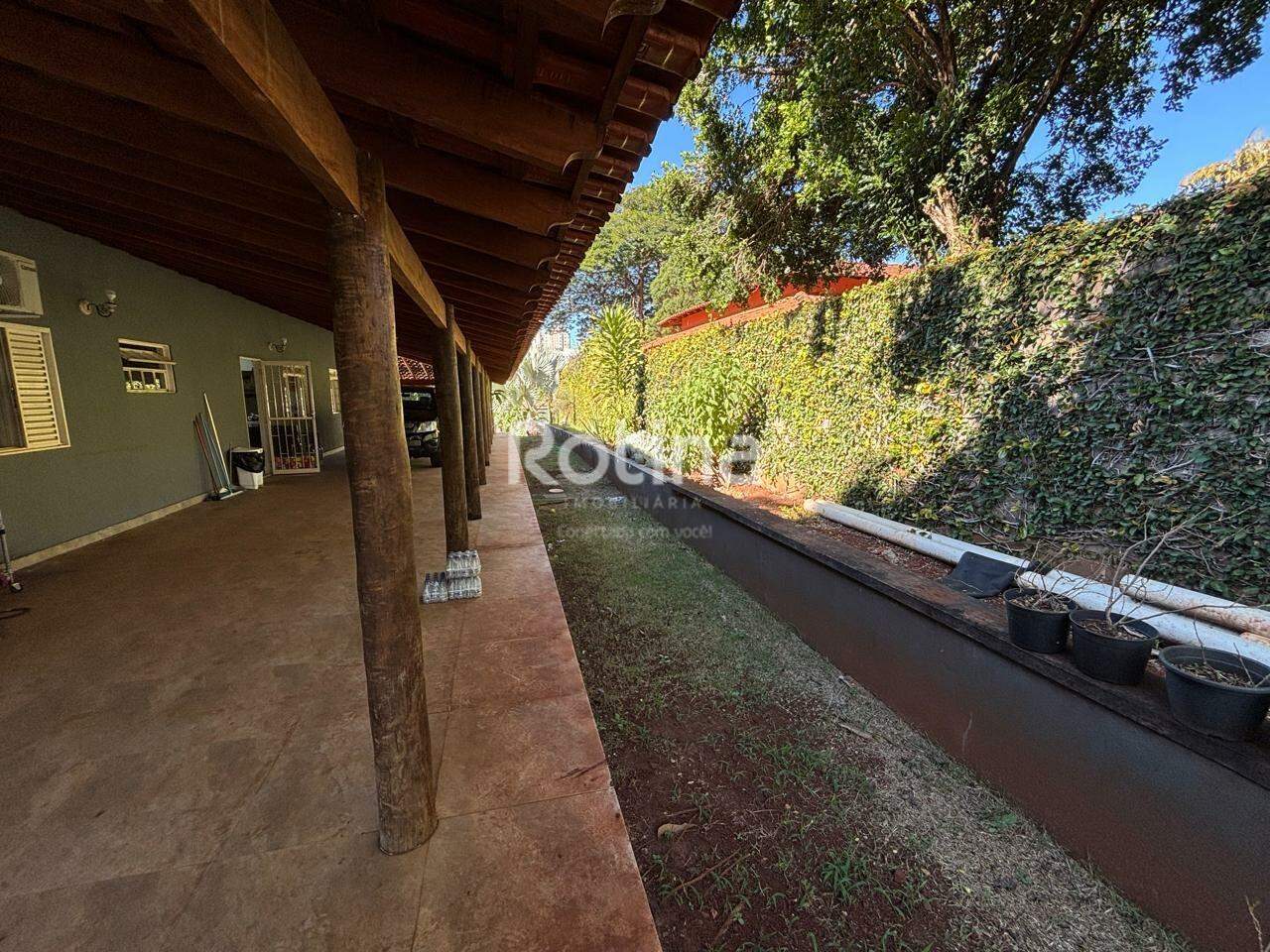 Casa para alugar, em Uberlândia no bairro Cidade Jardim no valor de R$ 11.000,00 - Rotina Imobiliária: 