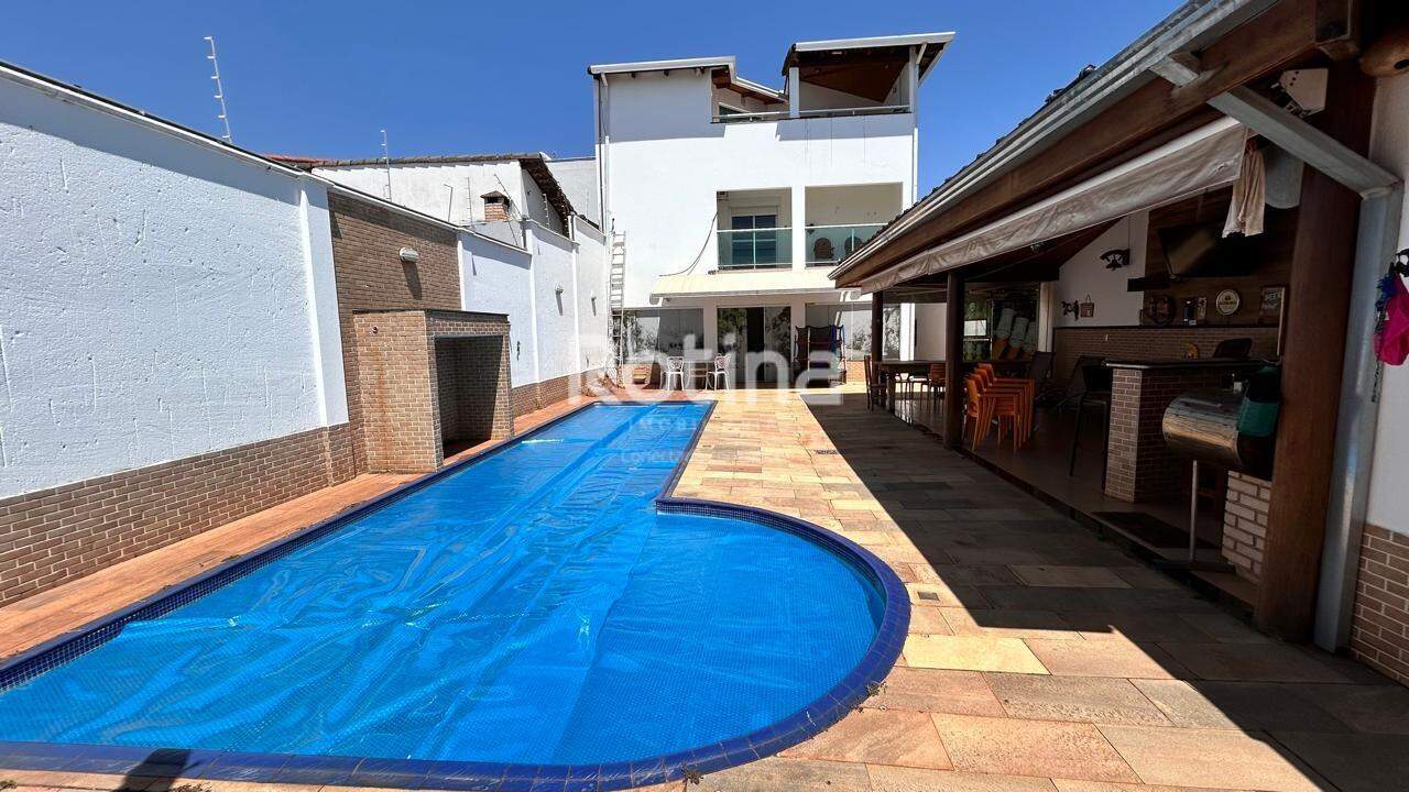 Casa para alugar, 5 quartos em Uberlândia no bairro Cidade Jardim no valor de R$ 13.000,00 - Rotina Imobiliária: 