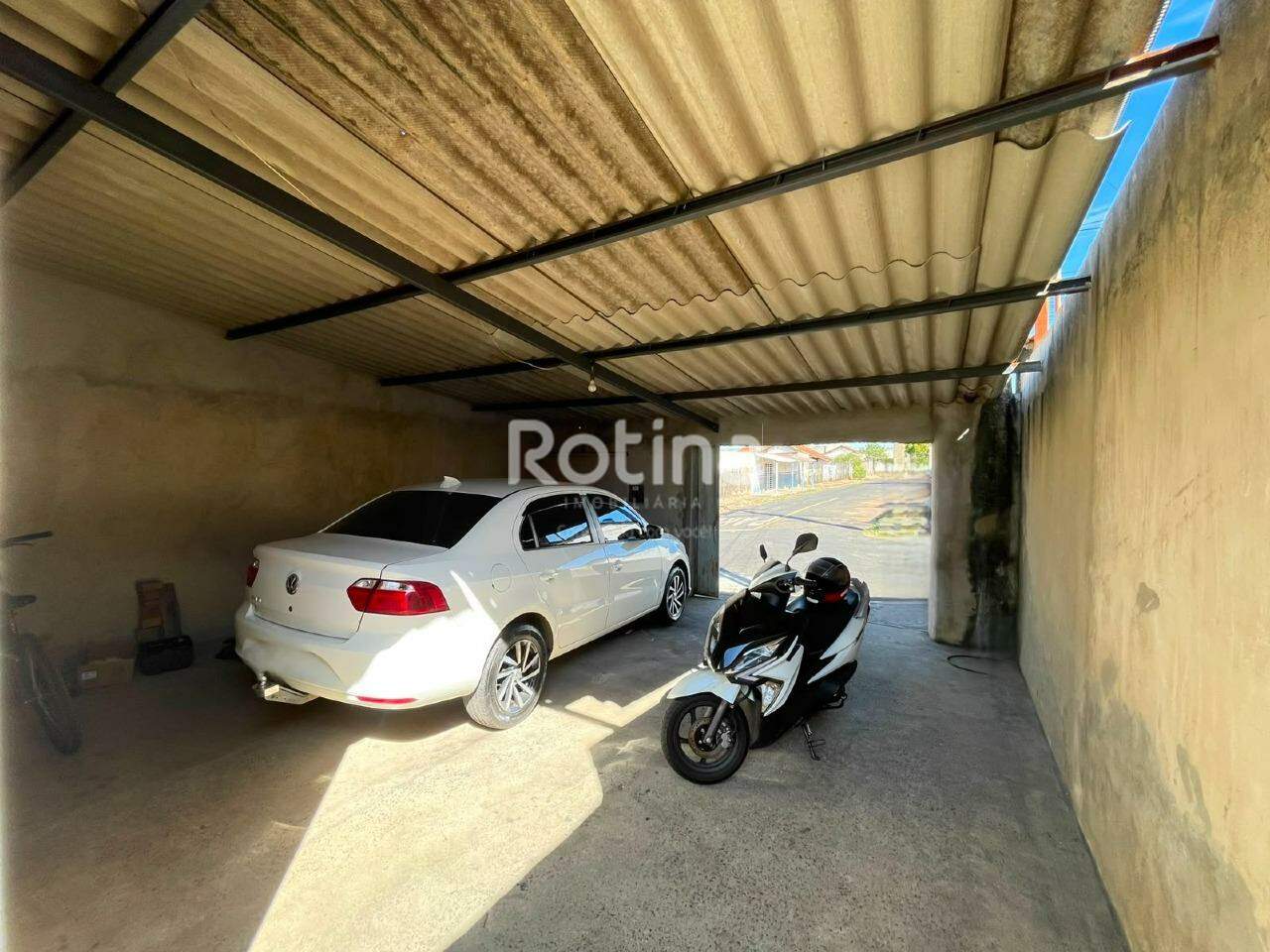 Casa para alugar, 2 quartos em Uberlândia no bairro Luizote de Freitas no valor de R$ 900,00 - Rotina Imobiliária: 