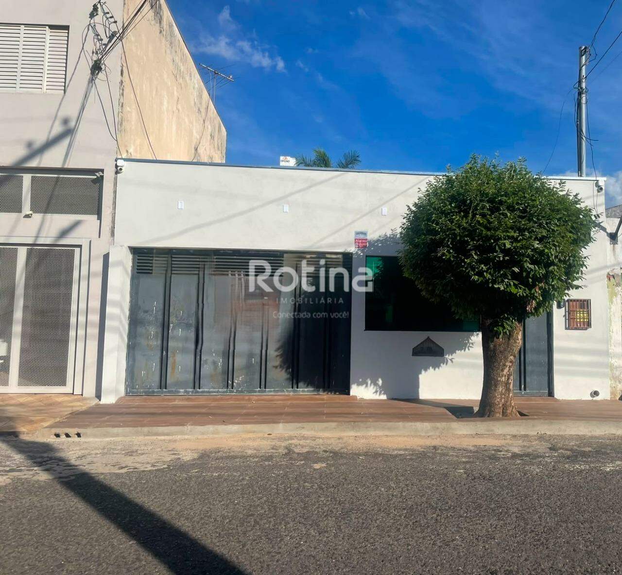 Casa para alugar, 3 quartos em Uberlândia no bairro Martins no valor de R$ 6.900,00 - Rotina Imobiliária: 