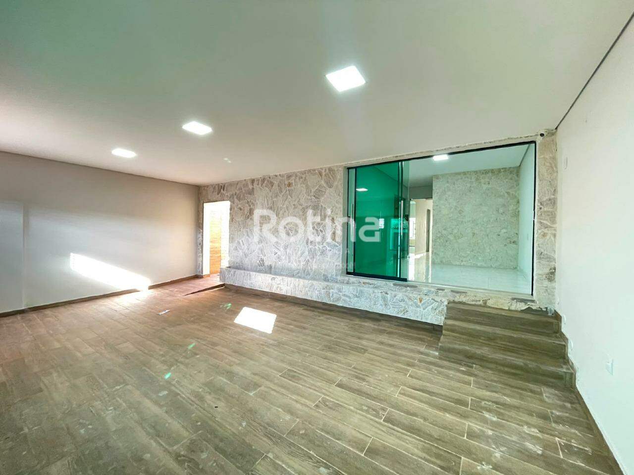 Casa para alugar, 3 quartos em Uberlândia no bairro Martins no valor de R$ 6.900,00 - Rotina Imobiliária: 