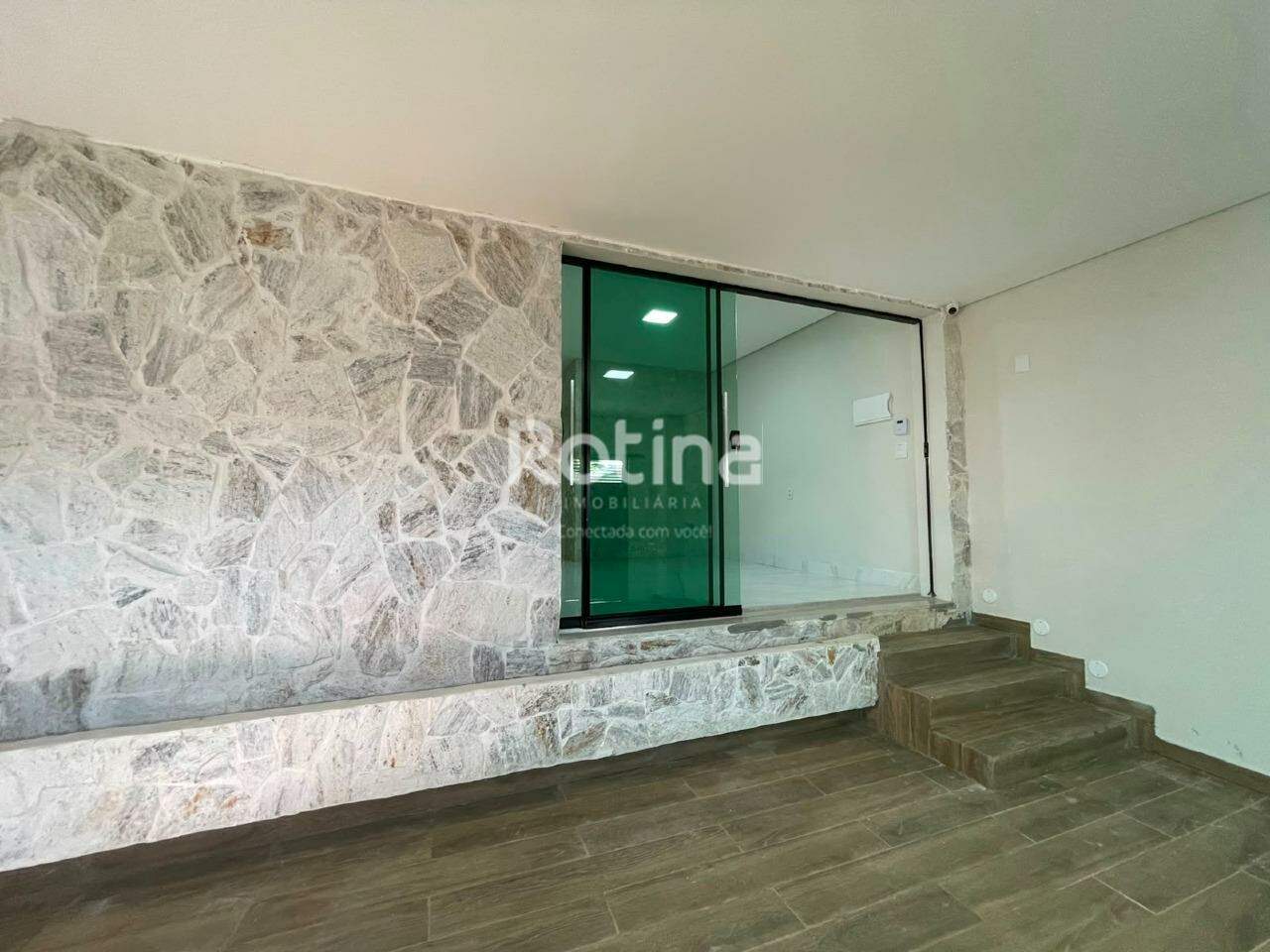 Casa para alugar, 3 quartos em Uberlândia no bairro Martins no valor de R$ 6.900,00 - Rotina Imobiliária: 