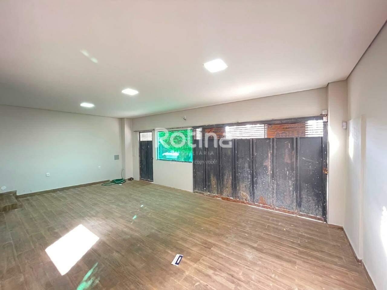 Casa para alugar, 3 quartos em Uberlândia no bairro Martins no valor de R$ 6.900,00 - Rotina Imobiliária: 