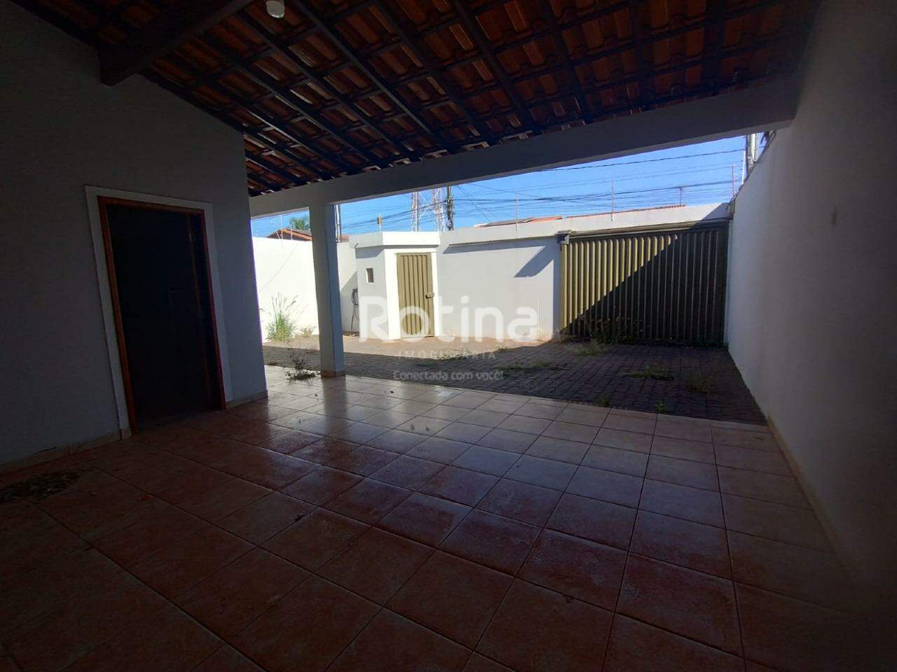 Casa para alugar, 3 quartos em Uberlândia no bairro Alto Umuarama no valor de R$ 3.800,00 - Rotina Imobiliária: 