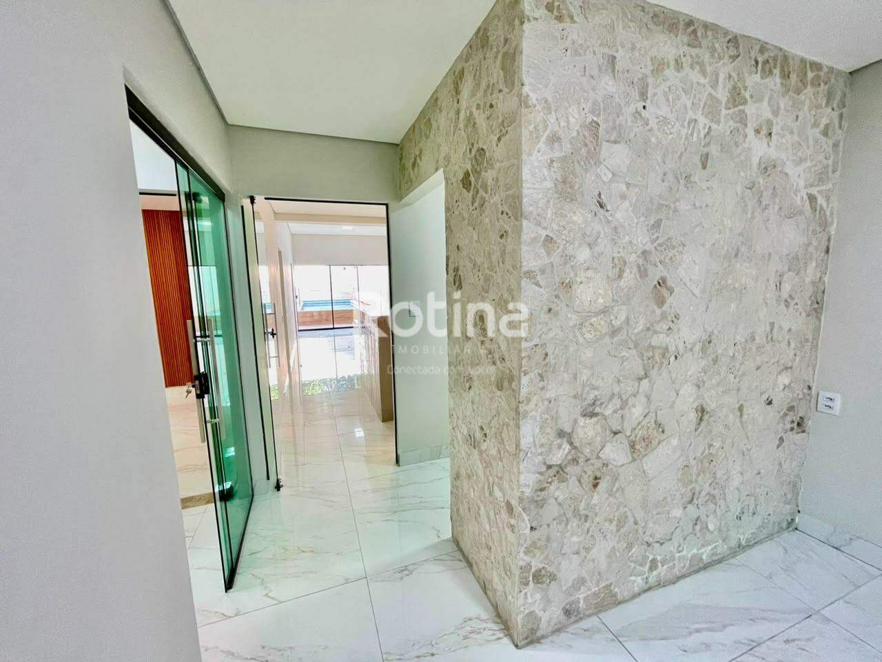 Casa à venda, 3 quartos em Uberlândia no bairro Martins no valor de R$ 1.200.000,00 - Rotina Imobiliária: 