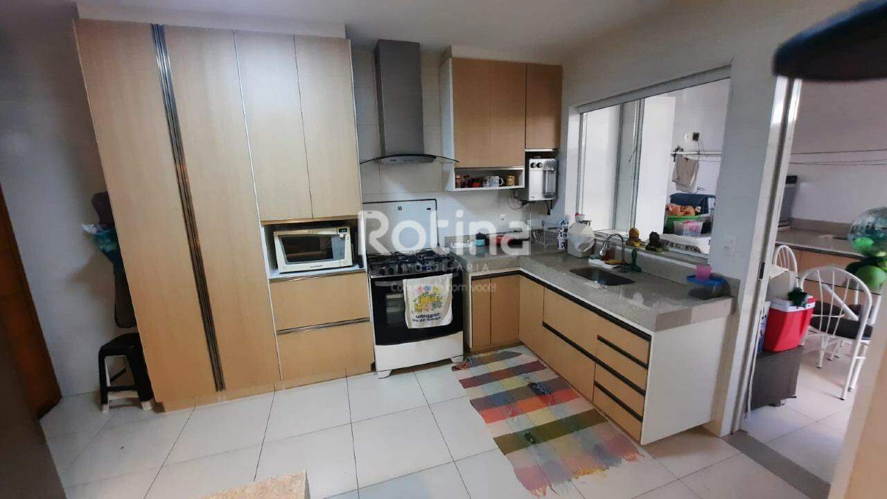 Apartamento à venda, 3 quartos em Uberlândia no bairro Nossa Senhora Aparecida no valor de R$ 750.000,00 - Rotina Imobiliária: 