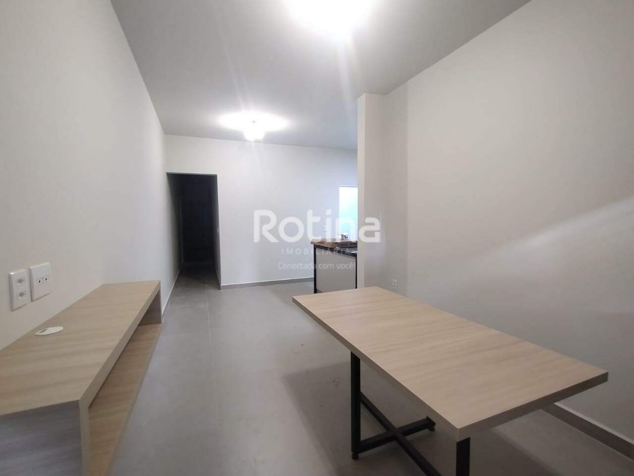 Casa para alugar, 3 quartos em Uberlândia no bairro Custódio Pereira no valor de R$ 2.300,00 - Rotina Imobiliária: 