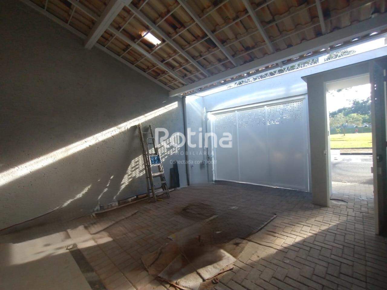 Casa para alugar, 3 quartos em Uberlândia no bairro Custódio Pereira no valor de R$ 2.300,00 - Rotina Imobiliária: 