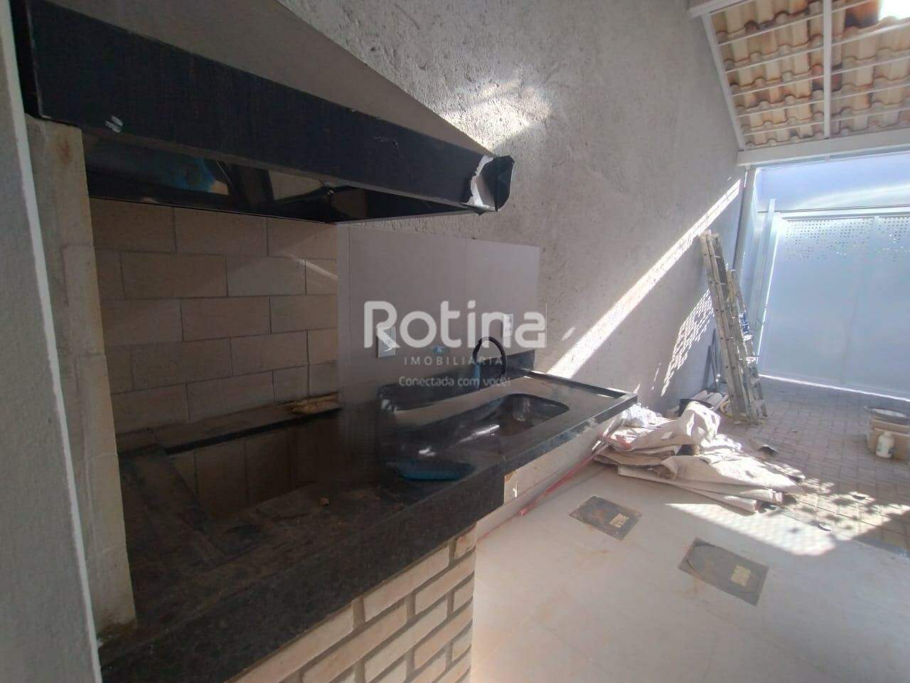 Casa para alugar, 3 quartos em Uberlândia no bairro Custódio Pereira no valor de R$ 2.300,00 - Rotina Imobiliária: 