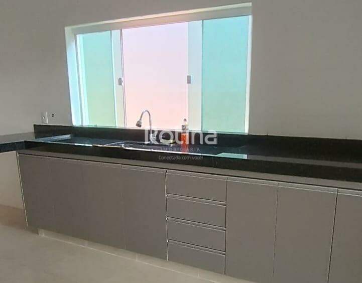 Casa para alugar, 3 quartos em Uberlândia no bairro Umuarama no valor de R$ 3.500,00 - Rotina Imobiliária: 