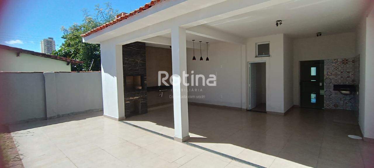 Casa para alugar, 3 quartos em Uberlândia no bairro Umuarama no valor de R$ 3.500,00 - Rotina Imobiliária: 