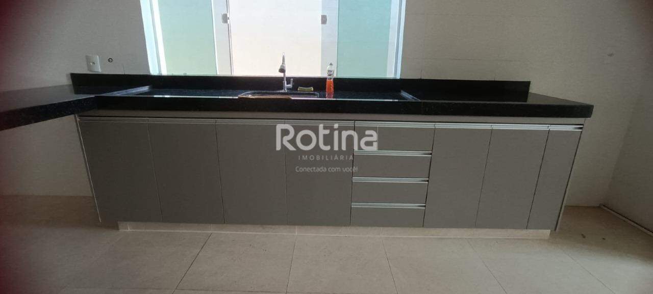 Casa para alugar, 3 quartos em Uberlândia no bairro Umuarama no valor de R$ 3.500,00 - Rotina Imobiliária: 