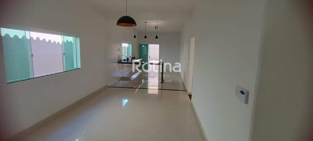 Casa para alugar, 3 quartos em Uberlândia no bairro Umuarama no valor de R$ 3.500,00 - Rotina Imobiliária: 