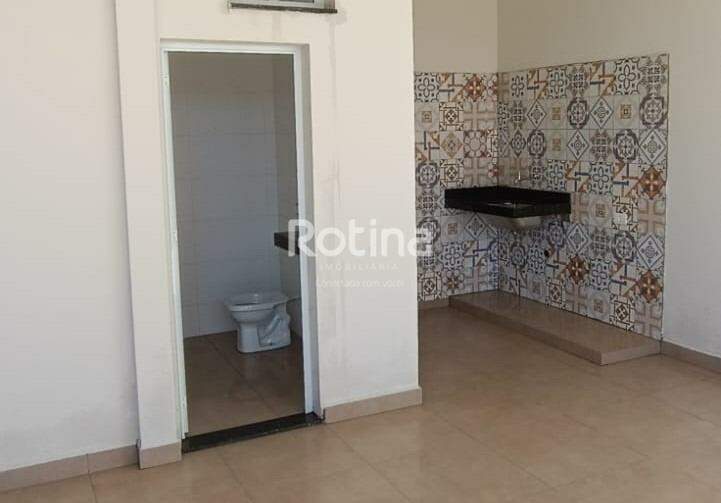 Casa para alugar, 3 quartos em Uberlândia no bairro Umuarama no valor de R$ 3.500,00 - Rotina Imobiliária: 