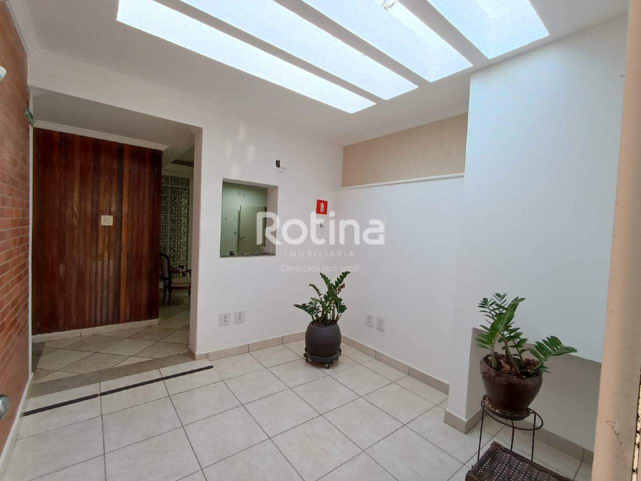 Casa Comercial à venda, 6 quartos em Uberlândia no bairro Martins no valor de R$ 2.200.000,00 - Rotina Imobiliária: 