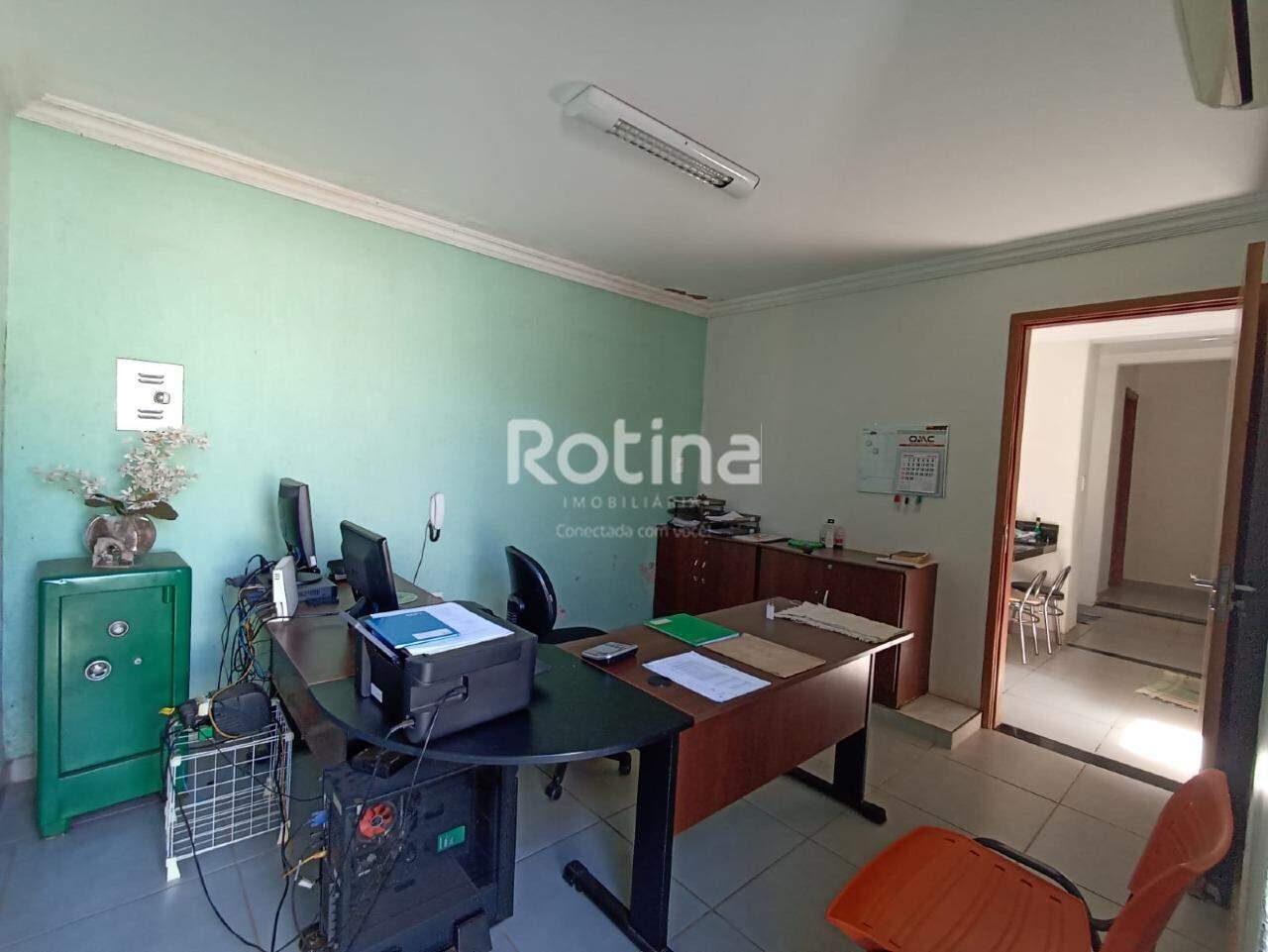 Casa Comercial à venda, em Uberlândia no bairro Nossa Senhora das Graças no valor de R$ 750.000,00 - Rotina Imobiliária: 