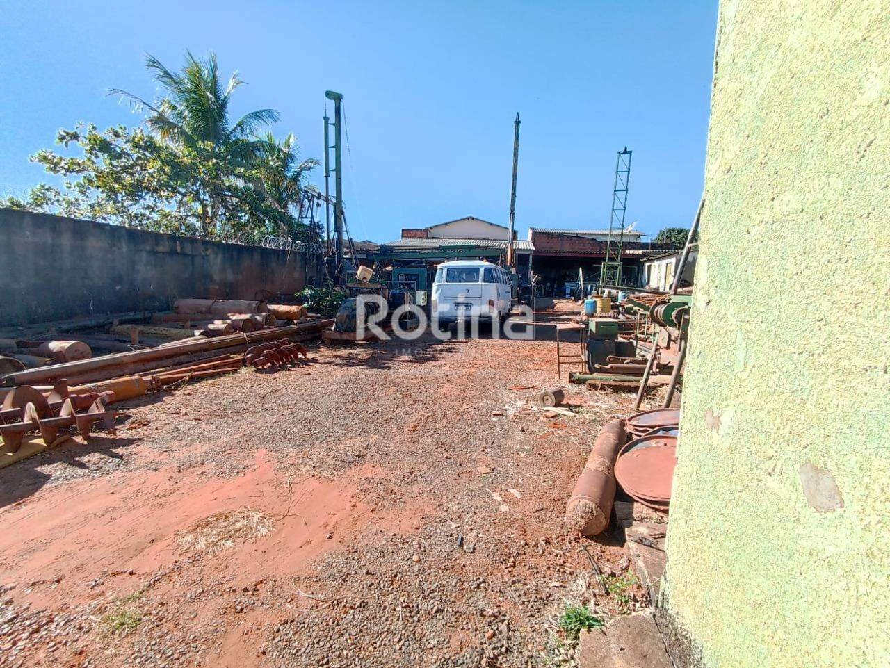 Casa Comercial à venda, em Uberlândia no bairro Nossa Senhora das Graças no valor de R$ 750.000,00 - Rotina Imobiliária: 