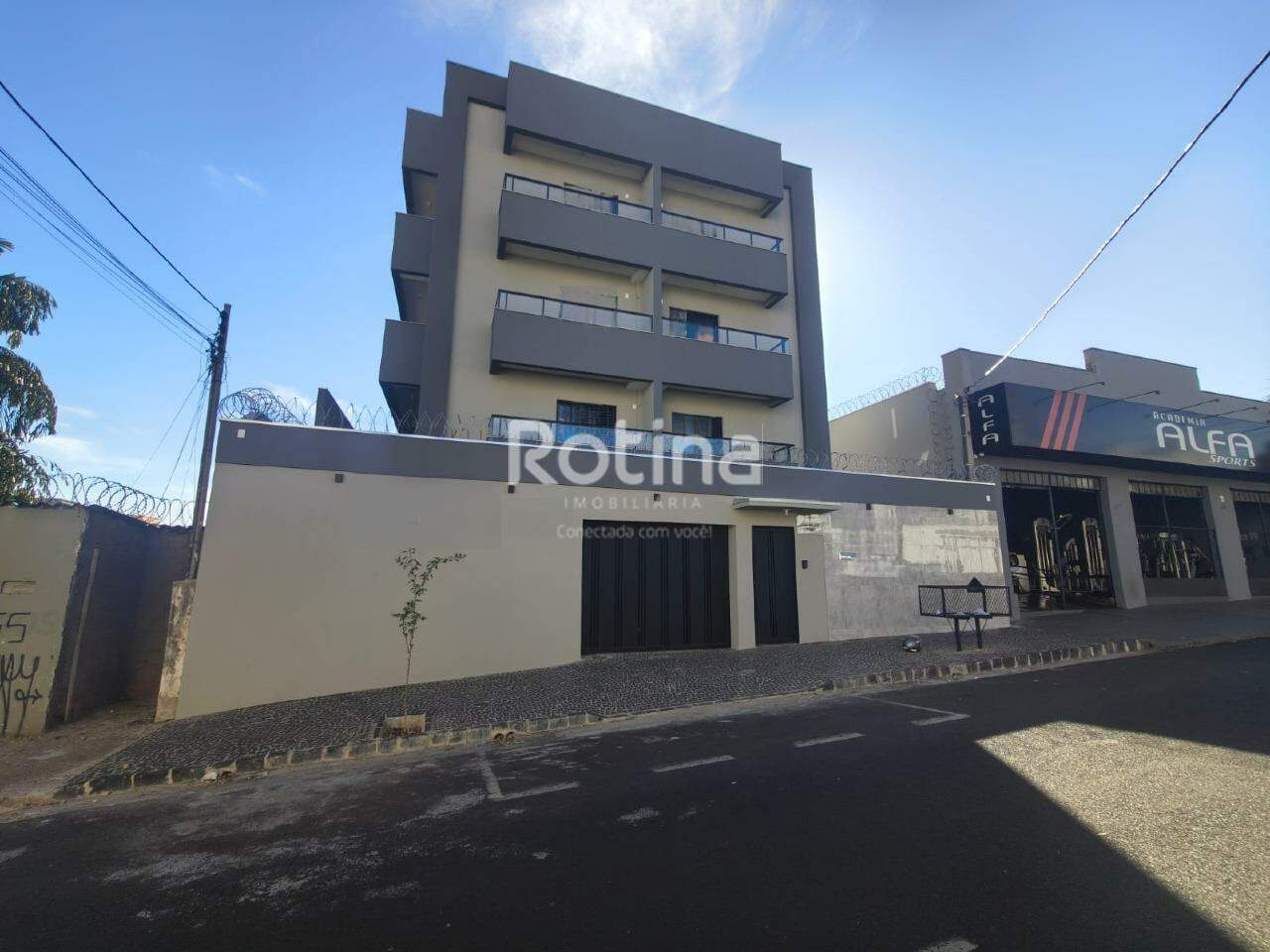 Apartamento para alugar, 2 quartos em Uberlândia no bairro Santa Mônica no valor de R$ 2.200,00 - Rotina Imobiliária: 