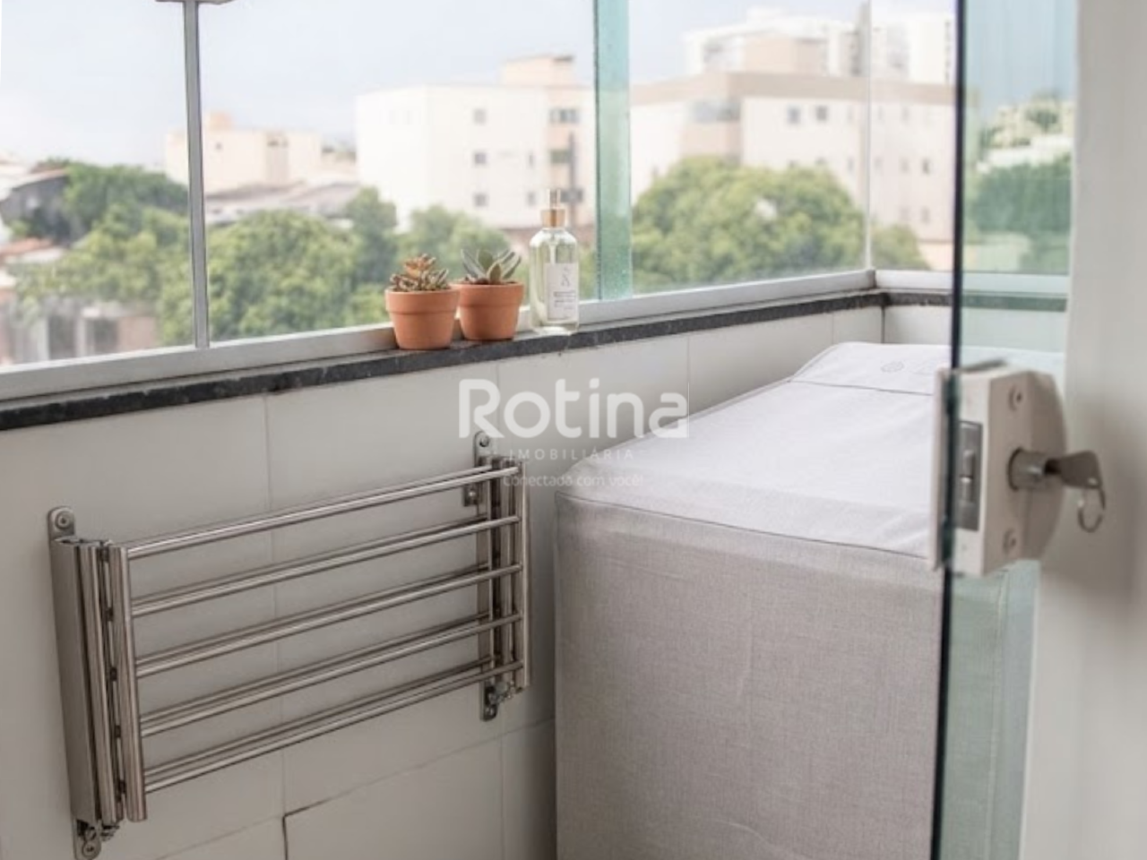 Apartamento à venda, 2 quartos em Uberlândia no bairro Santa Mônica no valor de R$ 240.000,00 - Rotina Imobiliária: 