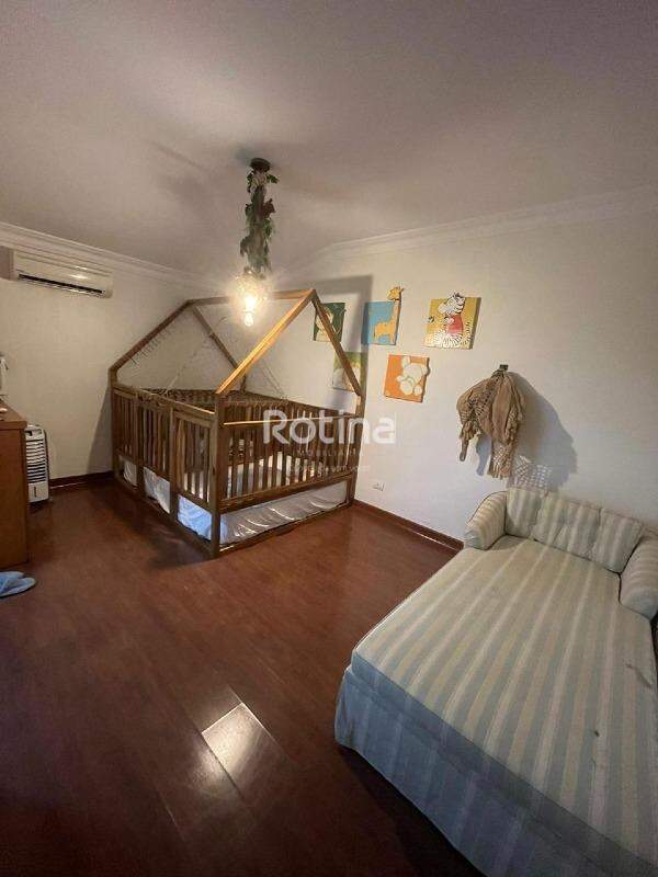 Casa à venda, 4 quartos em Uberlândia no bairro Cidade Jardim no valor de R$ 900.000,00 - Rotina Imobiliária: 