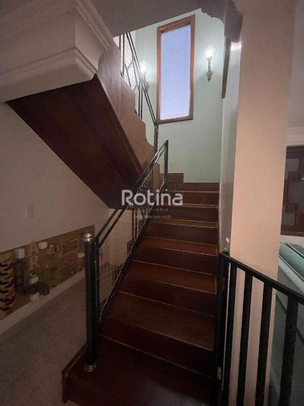 Casa à venda, 4 quartos em Uberlândia no bairro Cidade Jardim no valor de R$ 900.000,00 - Rotina Imobiliária: 