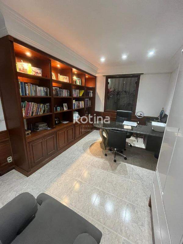 Casa à venda, 4 quartos em Uberlândia no bairro Cidade Jardim no valor de R$ 900.000,00 - Rotina Imobiliária: 