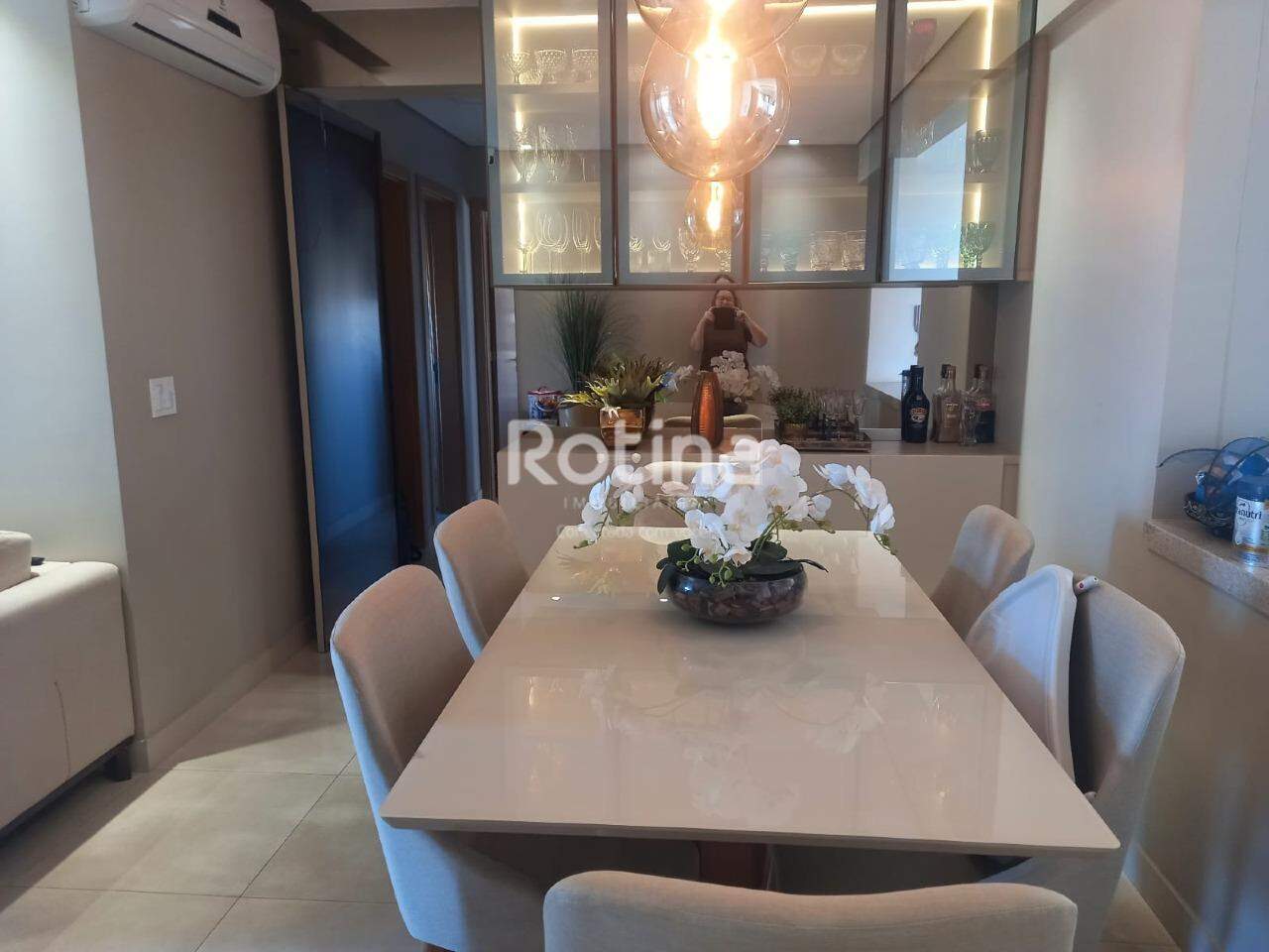 Apartamento à venda, 3 quartos em Uberlândia no bairro Santa Mônica no valor de R$ 750.000,00 - Rotina Imobiliária: 