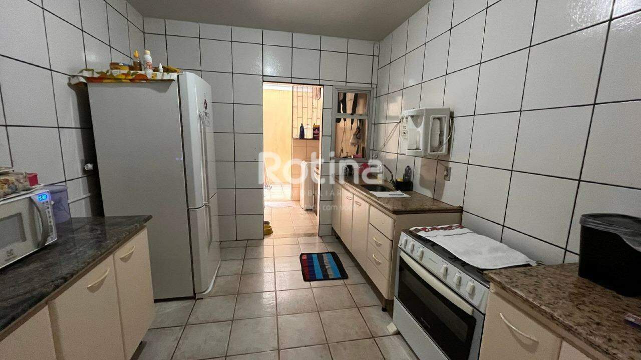 Apartamento à venda, 3 quartos em Uberlândia no bairro Nossa Senhora Aparecida no valor de R$ 400.000,00 - Rotina Imobiliária: 