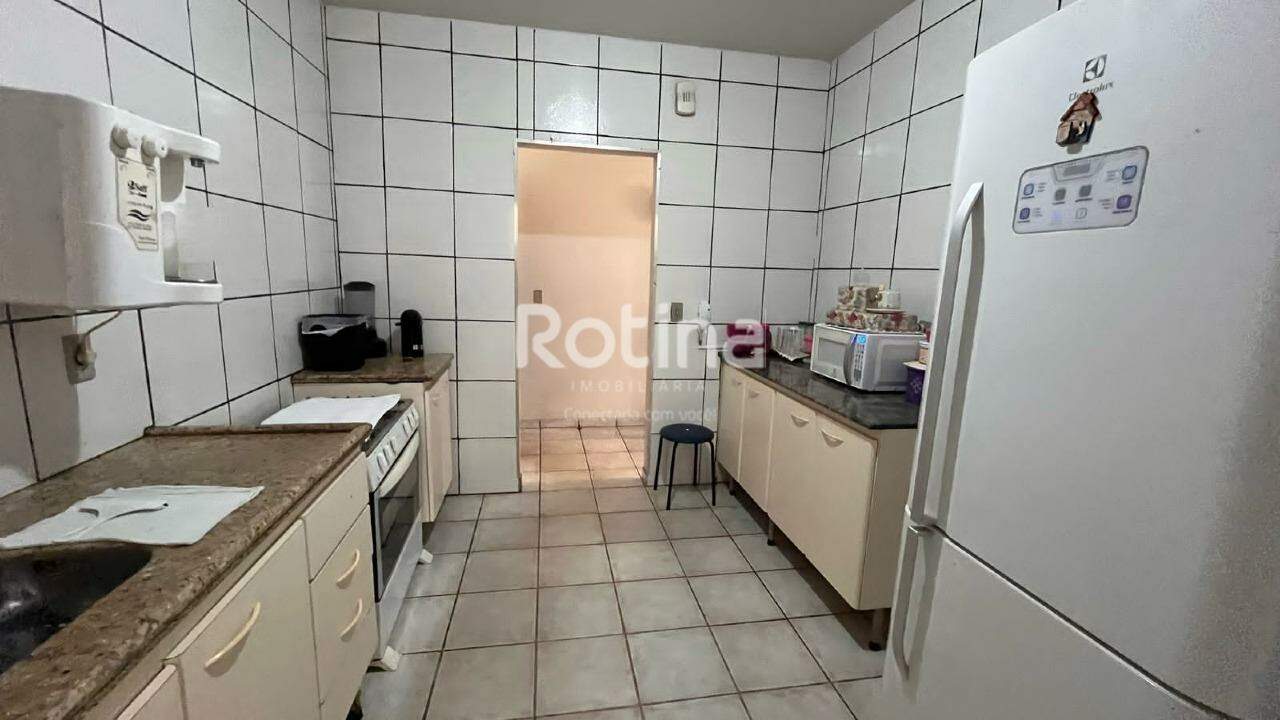 Apartamento à venda, 3 quartos em Uberlândia no bairro Nossa Senhora Aparecida no valor de R$ 400.000,00 - Rotina Imobiliária: 