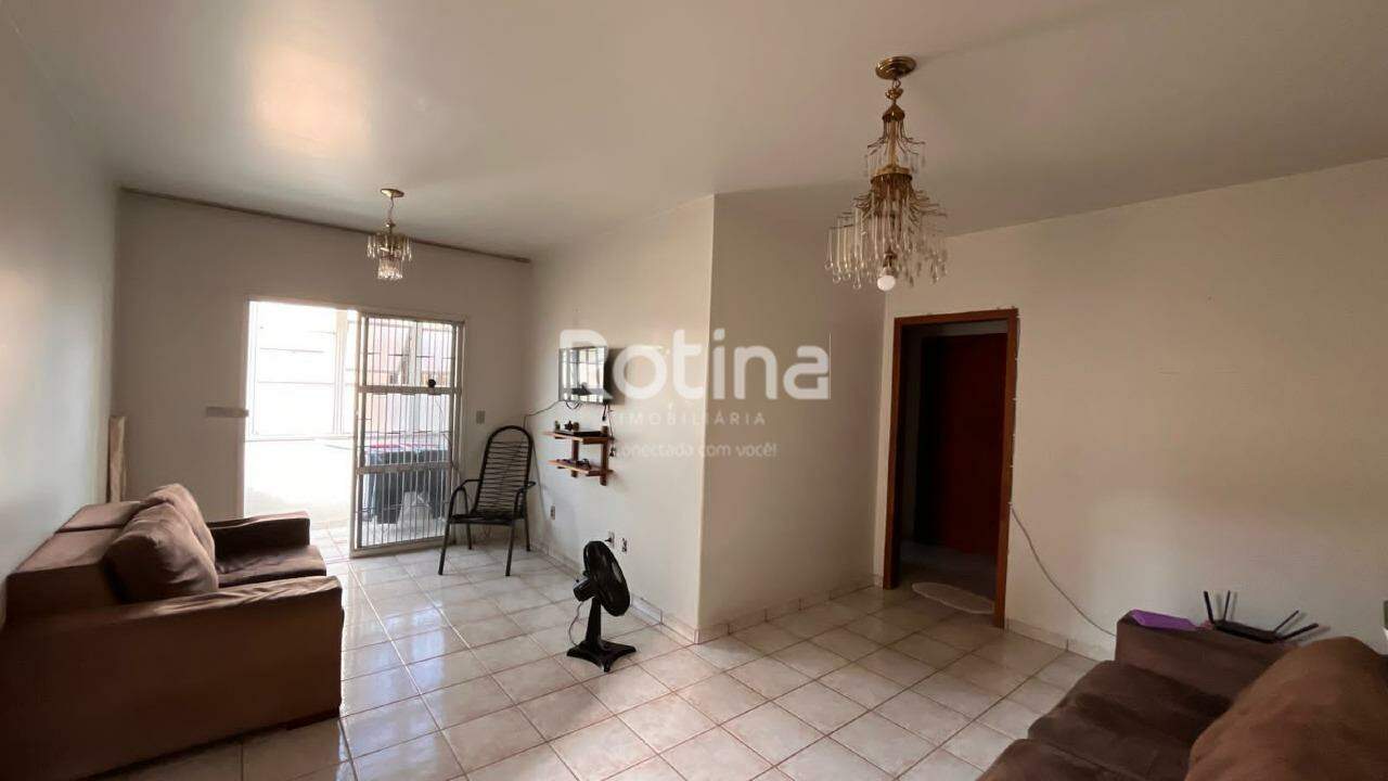 Apartamento à venda, 3 quartos em Uberlândia no bairro Nossa Senhora Aparecida no valor de R$ 400.000,00 - Rotina Imobiliária: 