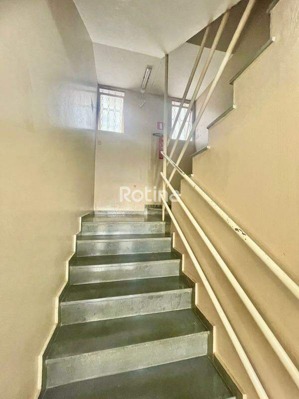 Apartamento para alugar, 3 quartos em Uberlândia no bairro Brasil no valor de R$ 2.500,00 - Rotina Imobiliária: 