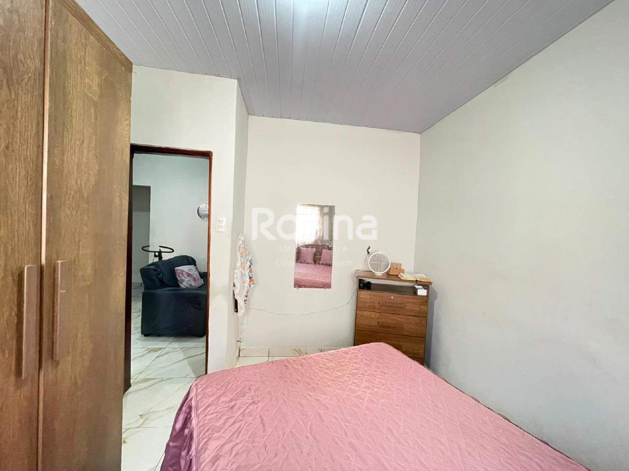 Casa à venda, 2 quartos em Uberlândia no bairro Martins no valor de R$ 350.000,00 - Rotina Imobiliária: 