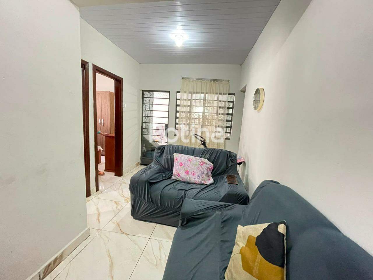Casa à venda, 2 quartos em Uberlândia no bairro Martins no valor de R$ 350.000,00 - Rotina Imobiliária: 