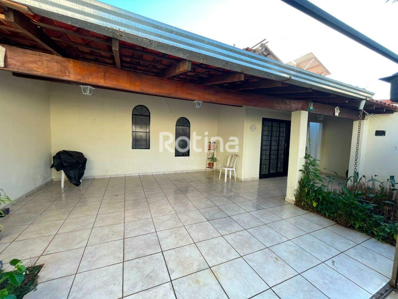 Casa à venda, 3 quartos em Uberlândia no bairro Santa Mônica no valor de R$ 670.000,00 - Rotina Imobiliária: 