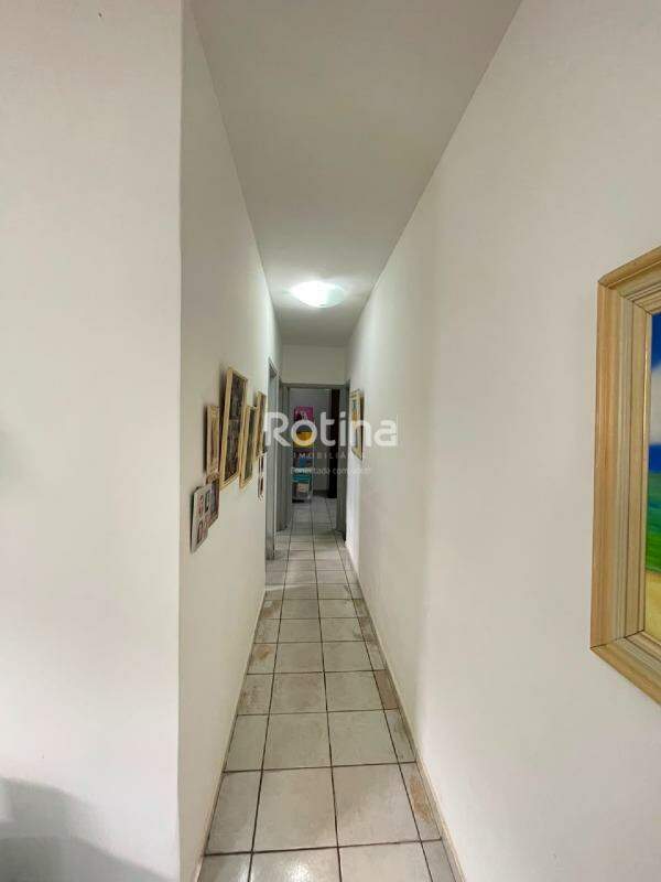 Casa à venda, 3 quartos em Uberlândia no bairro Santa Mônica no valor de R$ 670.000,00 - Rotina Imobiliária: 