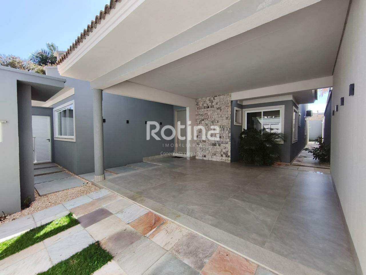 Casa à venda, 5 quartos em Uberlândia no bairro Jardim Karaíba no valor de R$ 2.550.000,00 - Rotina Imobiliária: Garagem 
