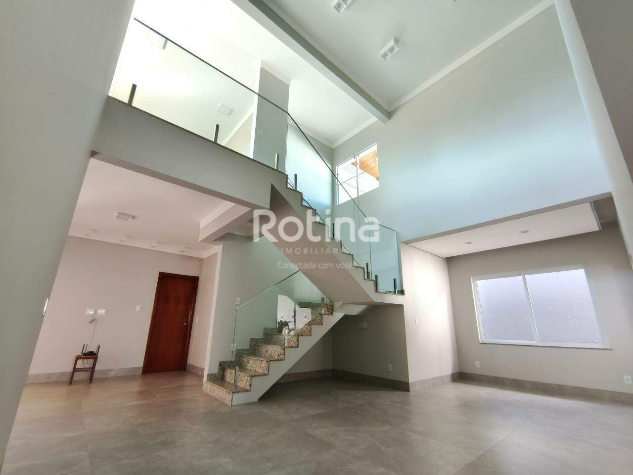 Casa à venda, 5 quartos em Uberlândia no bairro Jardim Karaíba no valor de R$ 2.550.000,00 - Rotina Imobiliária: Sala Principal 