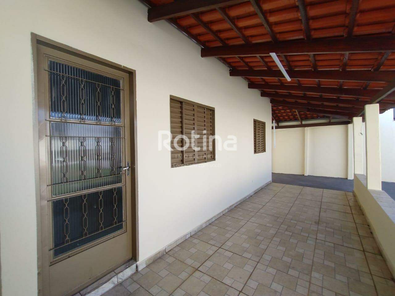 Casa para alugar, 3 quartos em Uberlândia no bairro Nossa Senhora das Graças no valor de R$ 2.200,00 - Rotina Imobiliária: 