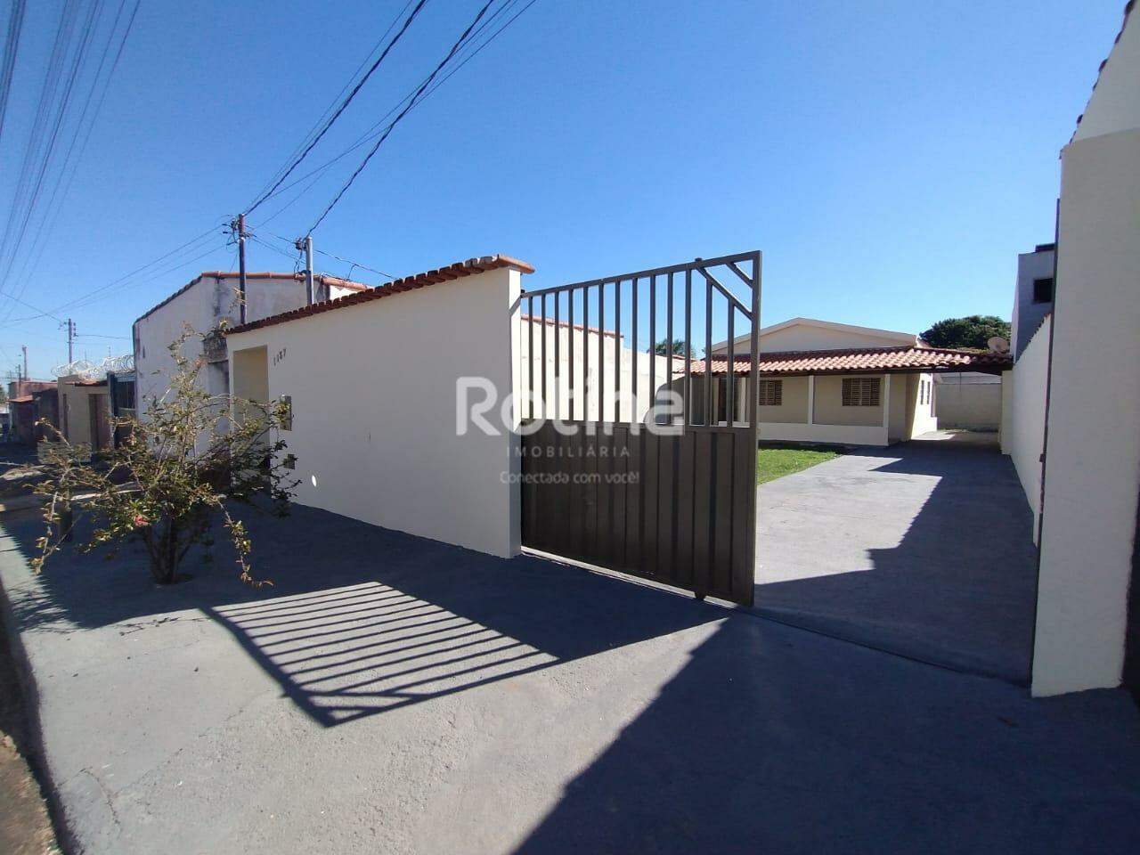 Casa para alugar, 3 quartos em Uberlândia no bairro Nossa Senhora das Graças no valor de R$ 2.200,00 - Rotina Imobiliária: 