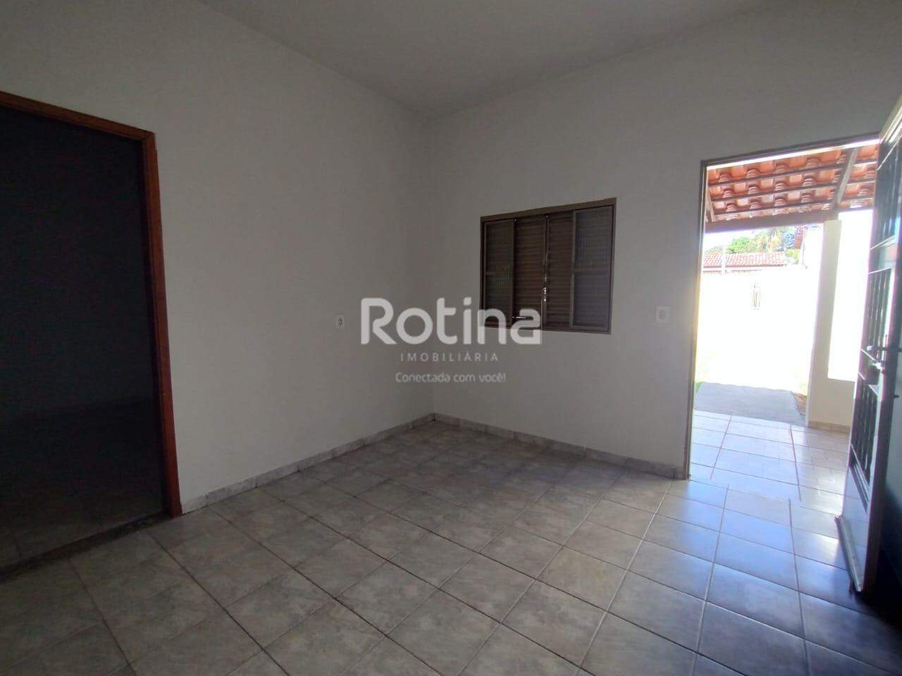 Casa para alugar, 3 quartos em Uberlândia no bairro Nossa Senhora das Graças no valor de R$ 2.200,00 - Rotina Imobiliária: 