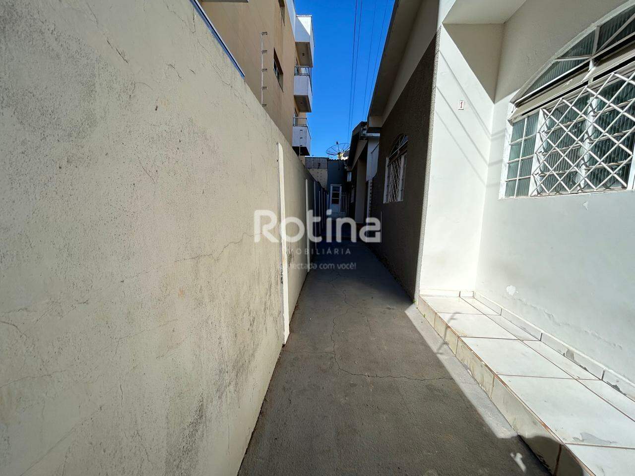 Colônia à venda, 3 quartos em Uberlândia no bairro Santa Mônica no valor de R$ 740.000,00 - Rotina Imobiliária: 