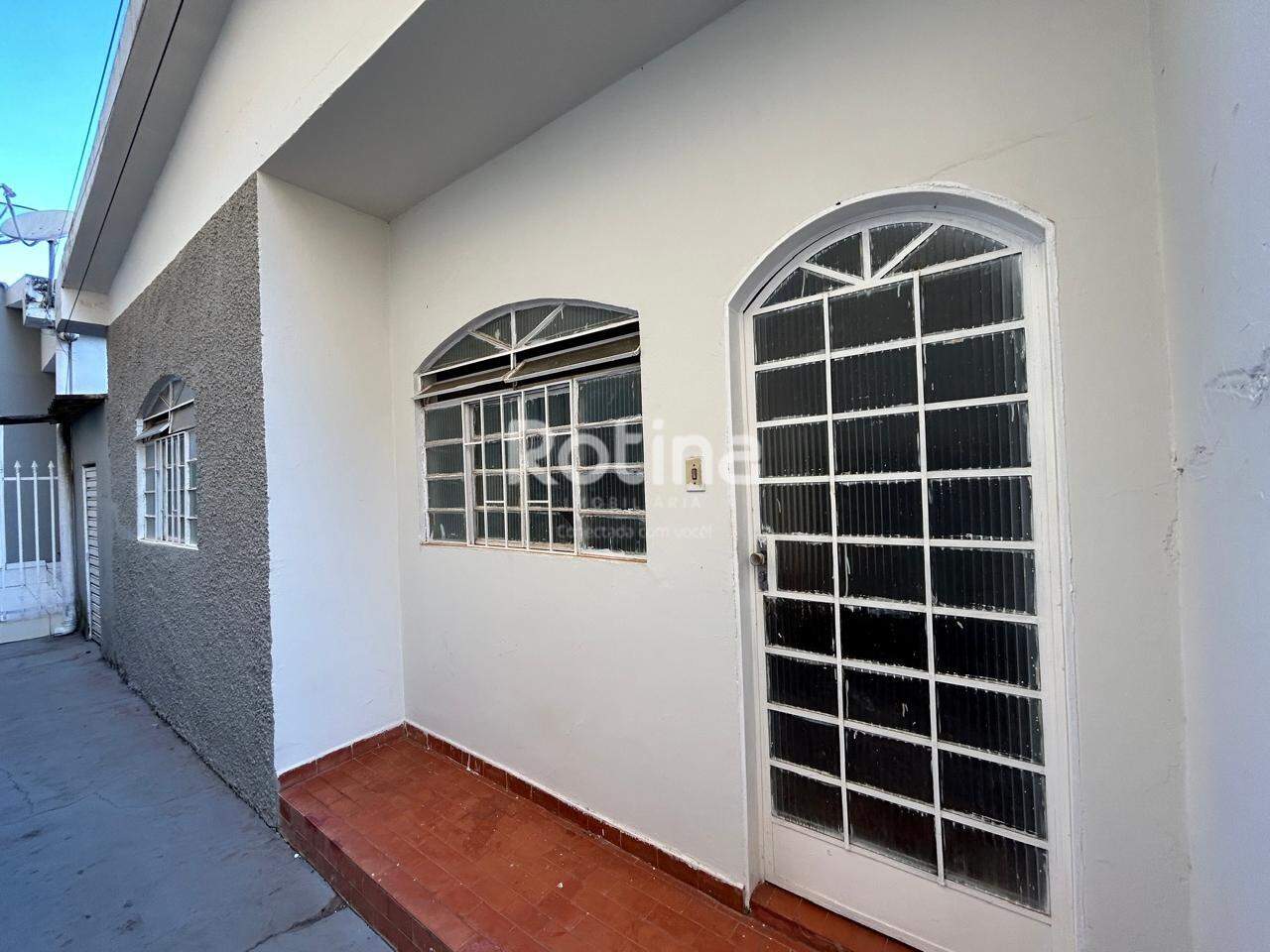 Colônia à venda, 3 quartos em Uberlândia no bairro Santa Mônica no valor de R$ 740.000,00 - Rotina Imobiliária: 